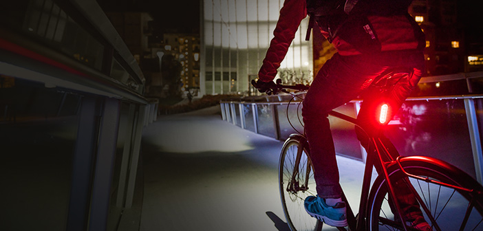 Bcamelys ha condotto la luce anteriore,Luce della bicicletta con la luce posteriore,Accessori della bici,Set di luci della bici unisex con il corno,Solar o USB ricaricabile,indicatore di potenza,3 modalità di illuminazione,350 Lumen,Impermeabile,Blu 